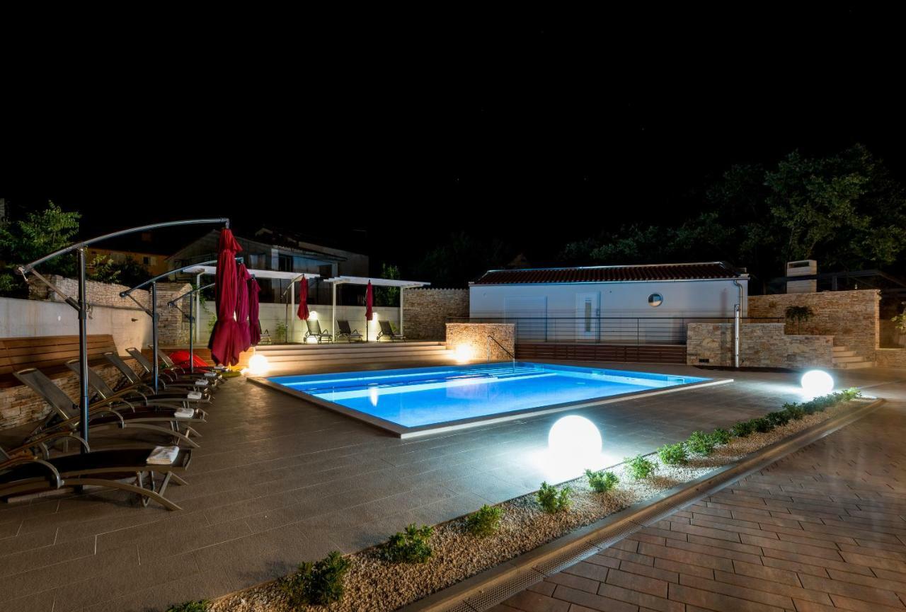 Villa Anja เปโรย ภายนอก รูปภาพ