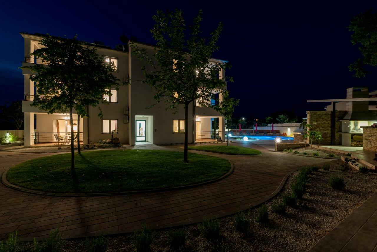 Villa Anja เปโรย ภายนอก รูปภาพ
