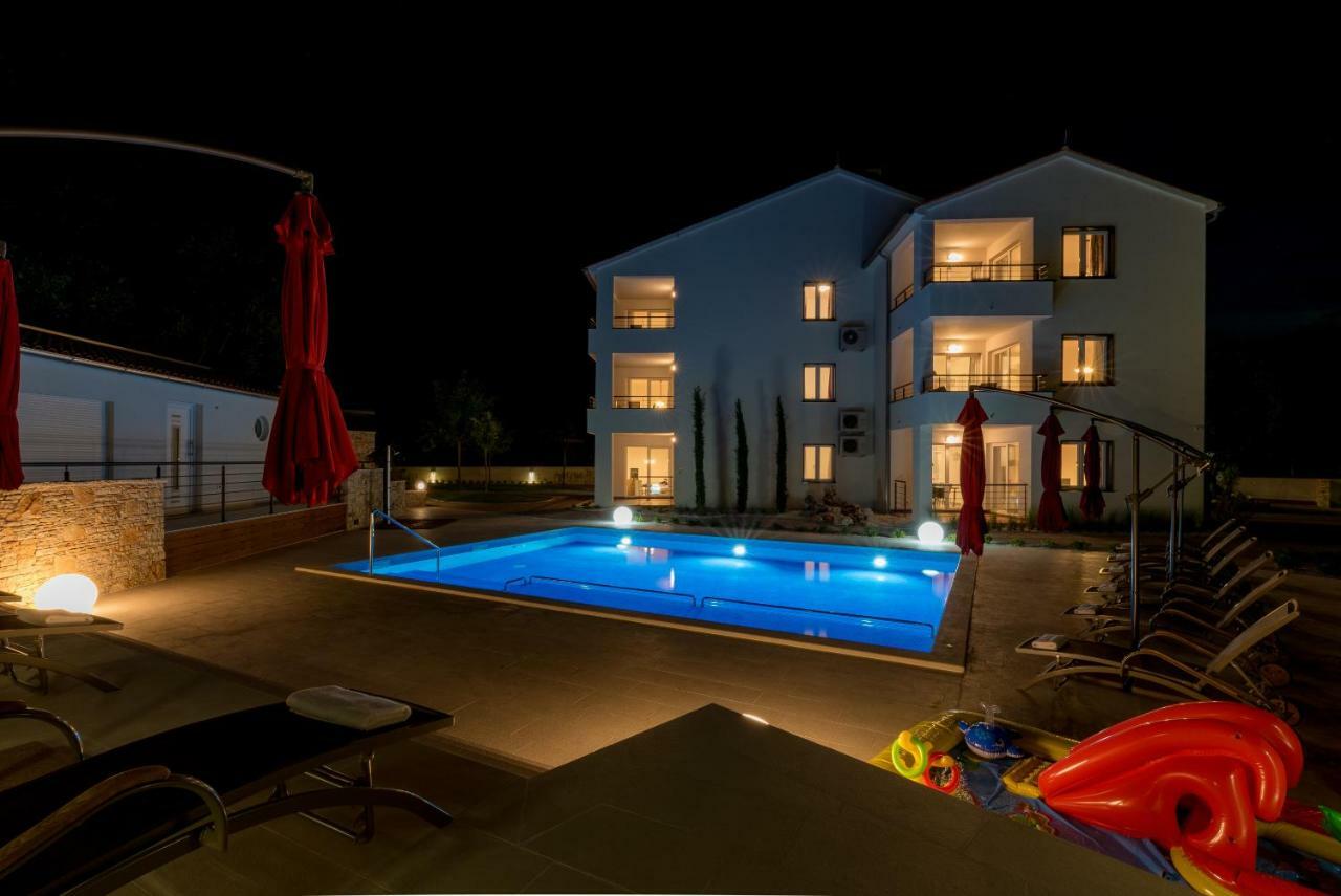 Villa Anja เปโรย ภายนอก รูปภาพ