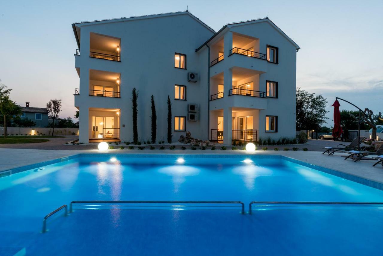 Villa Anja เปโรย ภายนอก รูปภาพ