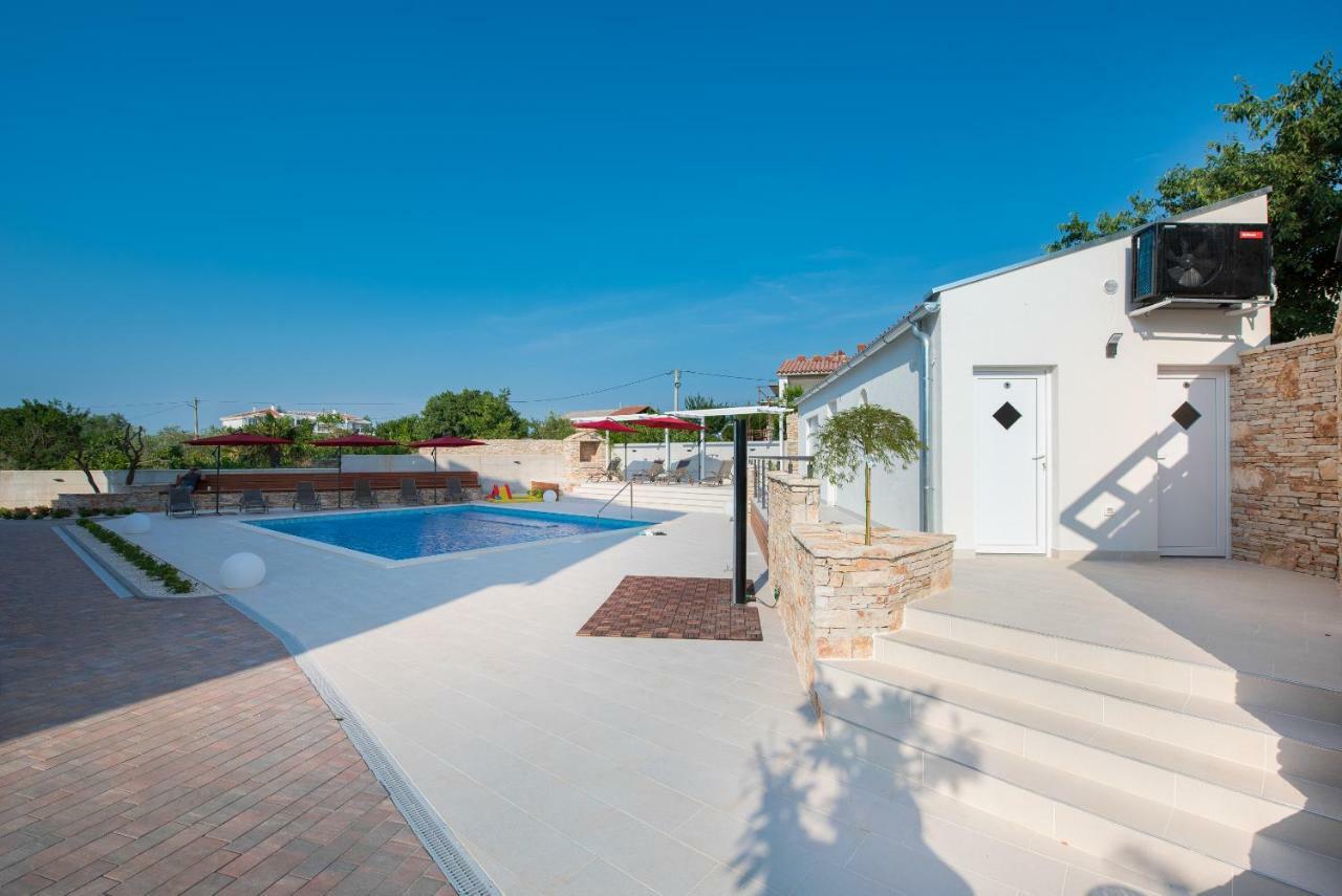 Villa Anja เปโรย ภายนอก รูปภาพ