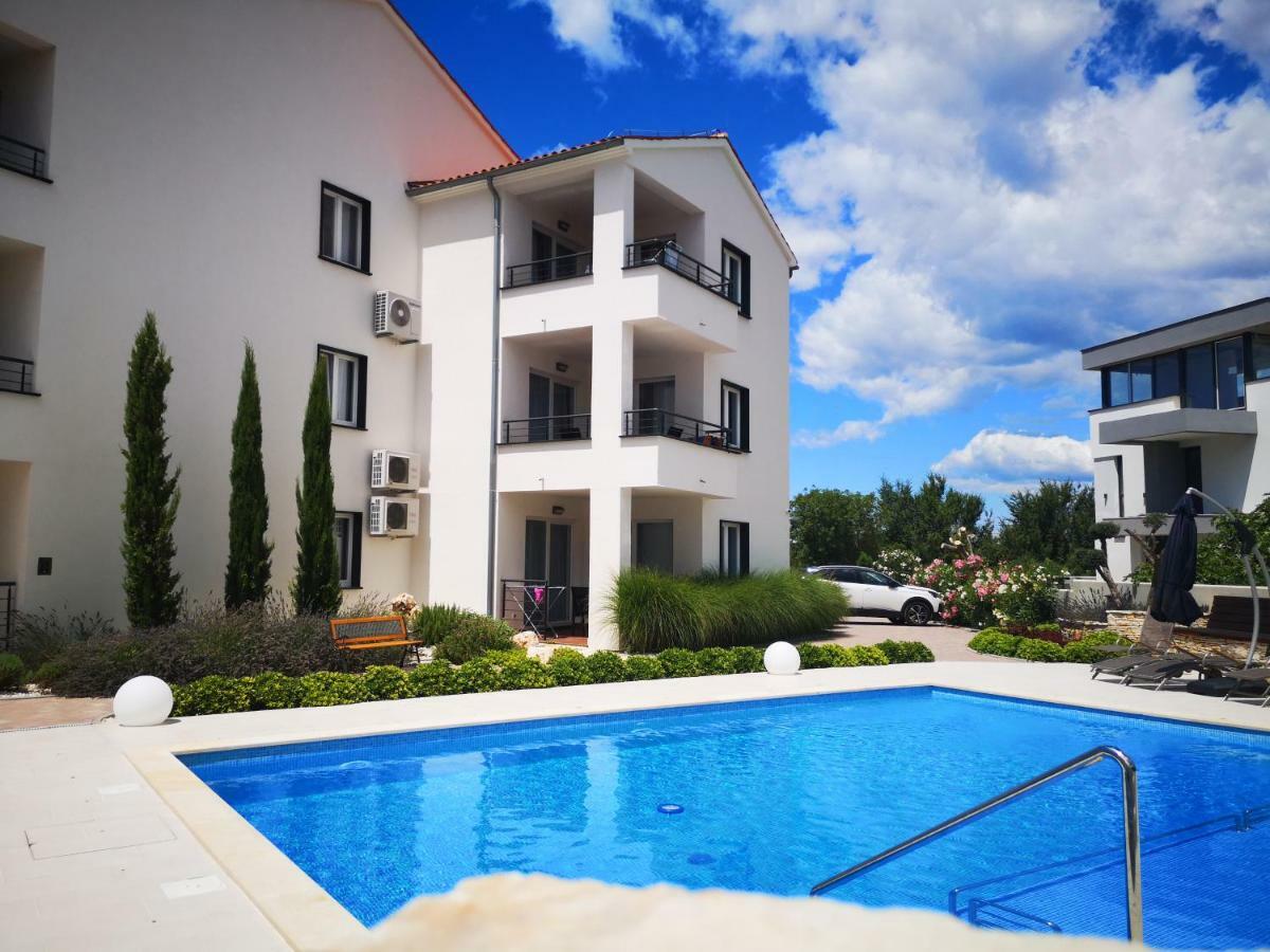 Villa Anja เปโรย ภายนอก รูปภาพ