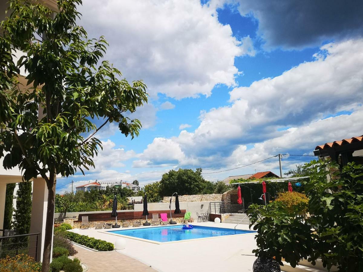 Villa Anja เปโรย ภายนอก รูปภาพ